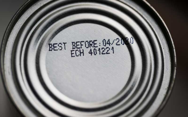 Best-before date label on aluminum can